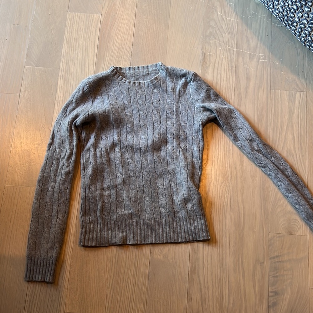 Light grey 100% cashmere Ralph Lauren Cable Knit Sweater size XS